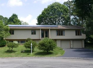 121 Paddock Dr, Syracuse, NY 13214