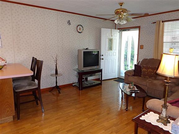 5th image of 488 Yew Dr