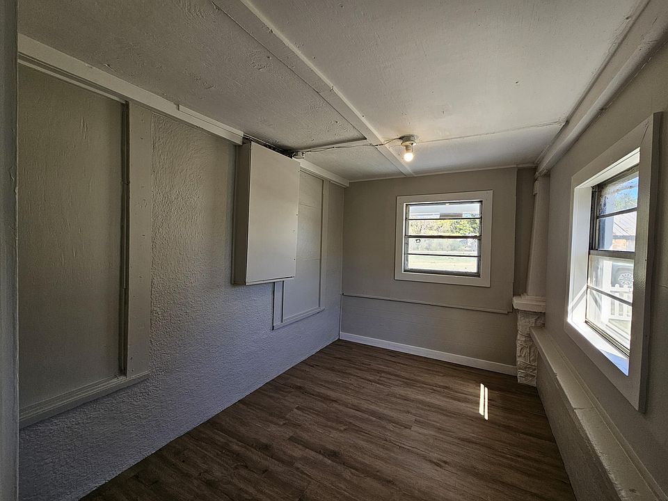 16th image of 20861 Lawrence 2108