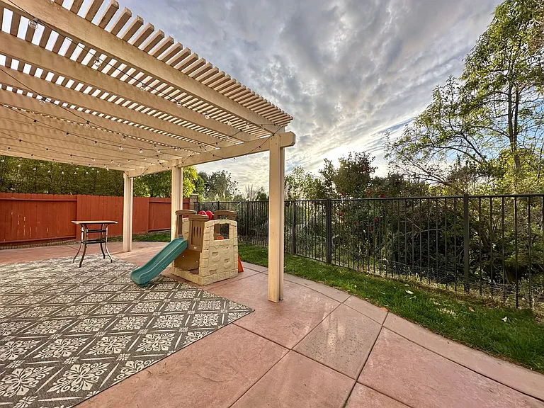 861 Pohl Pl — Photo 14