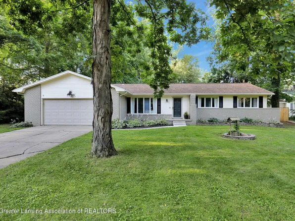 5620 Grand River Dr, Grand Ledge, MI 48837