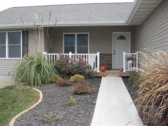2nd image of 605 Parkview Ln