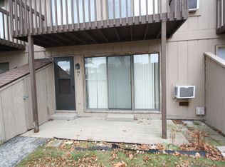 54 Vail Colony APT 7, Fox Lake, IL