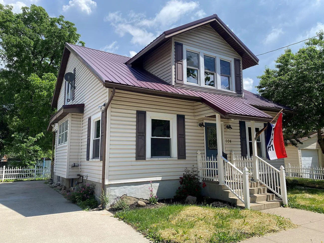 104 Lincoln Ave photo 1