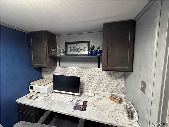 5th image of 22 Maple St