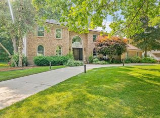 6119 Pinewood Dr, Midland, MI 48640