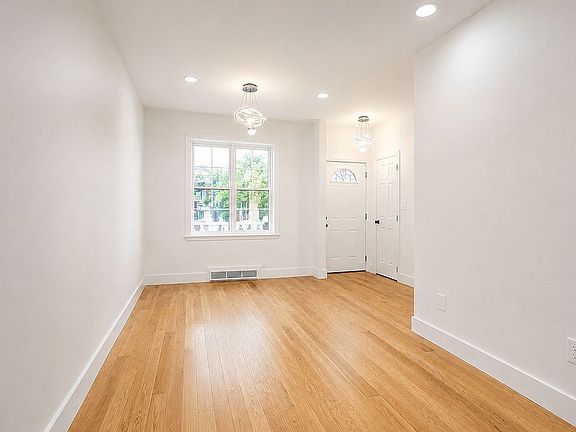 2nd image of 1410 E 52nd St