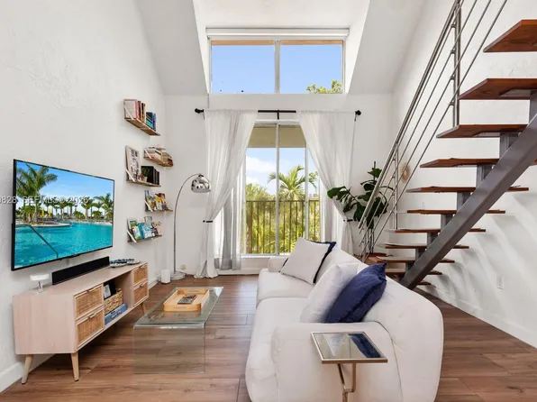 6884 N Kendall Dr APT C401, Pinecrest, FL 33156