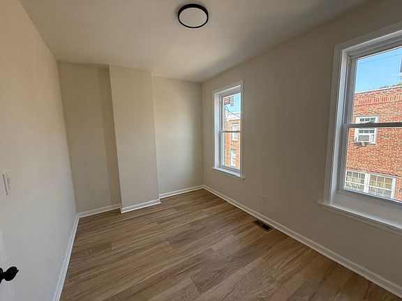 5th image of 3171 Miller St