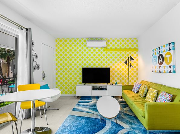 1530 E Palm Canyon Dr APT 201