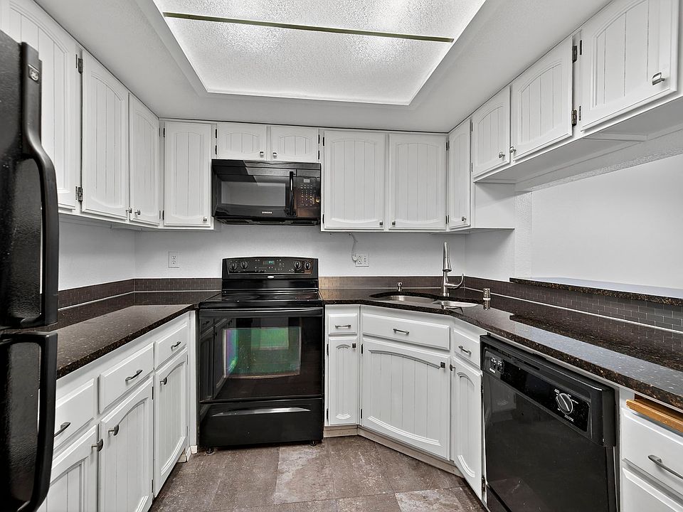 1st image of 2601 NE 4th St APT 623