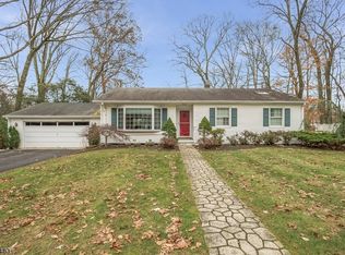 39 Moraine Rd, Morris Plains, NJ 07950