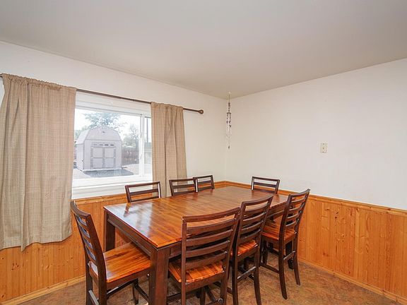 Eat-in dining area in the spacious kitchen.