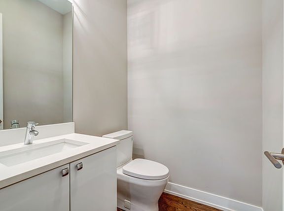 5th image of 1618 N Bosworth Ave #3E