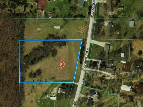 930 Edwardsville Dr, Edwardsville, KS 66111