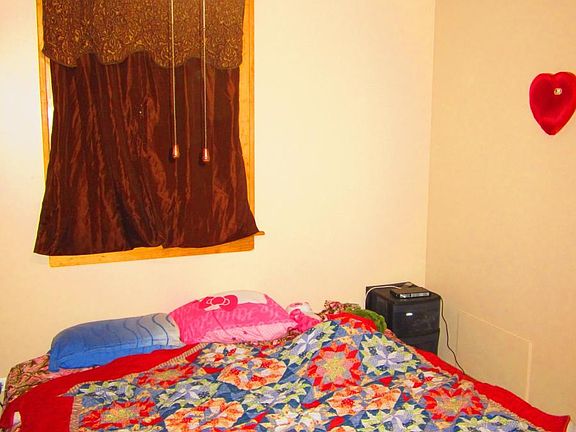 5th image of 4745 N Artesian Ave #1