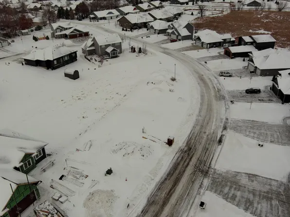 605 Eastland Ave SE, New Prague, MN 56071