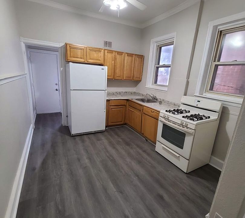 1st image of 326 W Wellens St