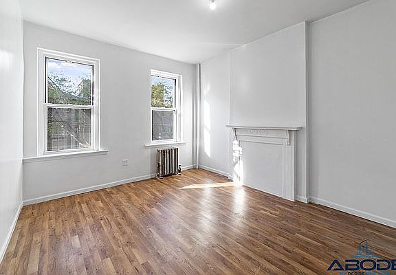 2nd image of 423 Throop Ave #4R