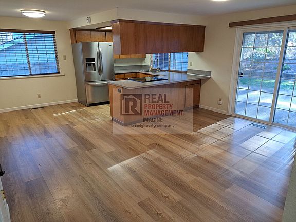 4th image of 4701 7th Ave NE