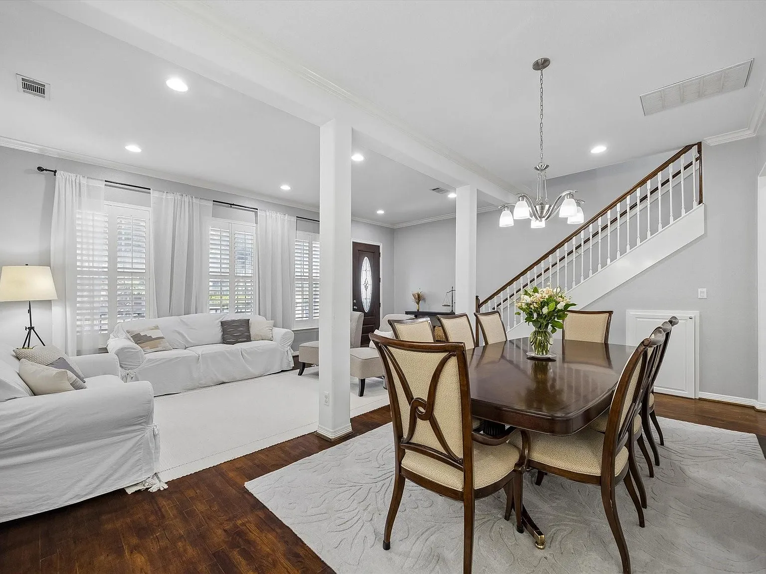 3 bed, 2.5 bath, 2563 sqft, $3,850 — Photo 2