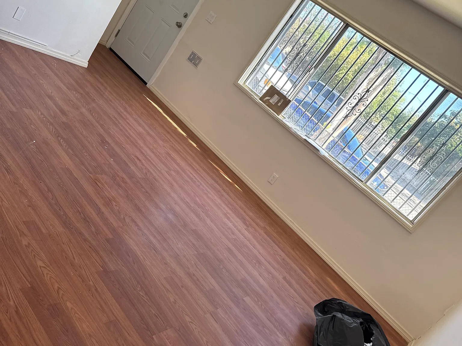 2 bed, 970 sqft, $2,400 — Photo 3
