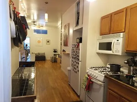 Rented by MCR Realty | media 29