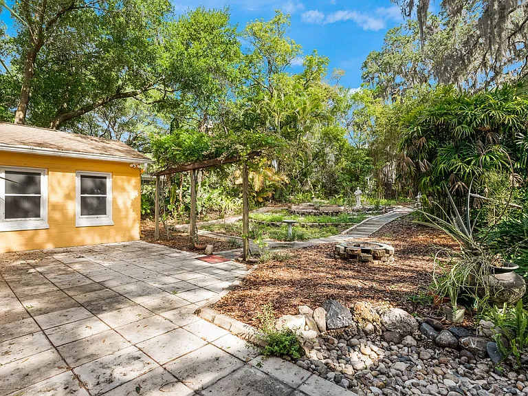 1207 Briercliff Dr — Photo 15