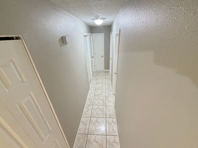 821 Moongate Ter — Photo 14