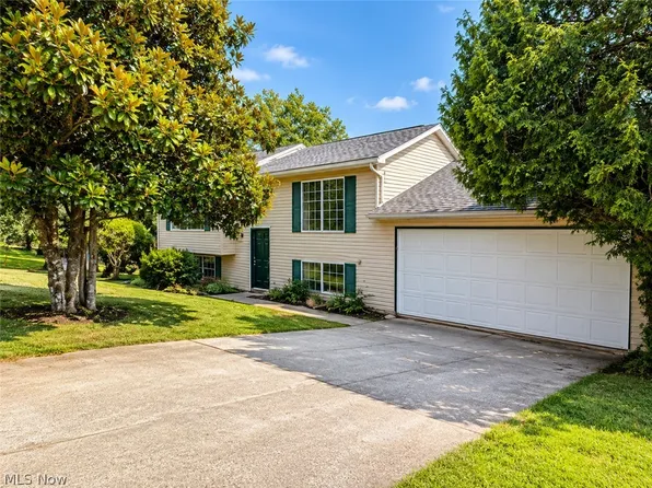 105 Walnut Ridge Dr, Little Hocking, OH 45742