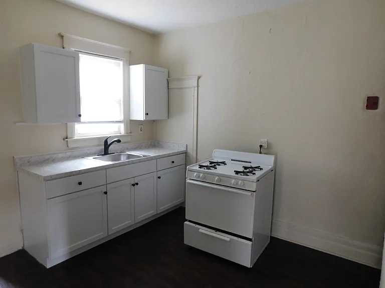 186 Hubbard St #2 — Photo 5