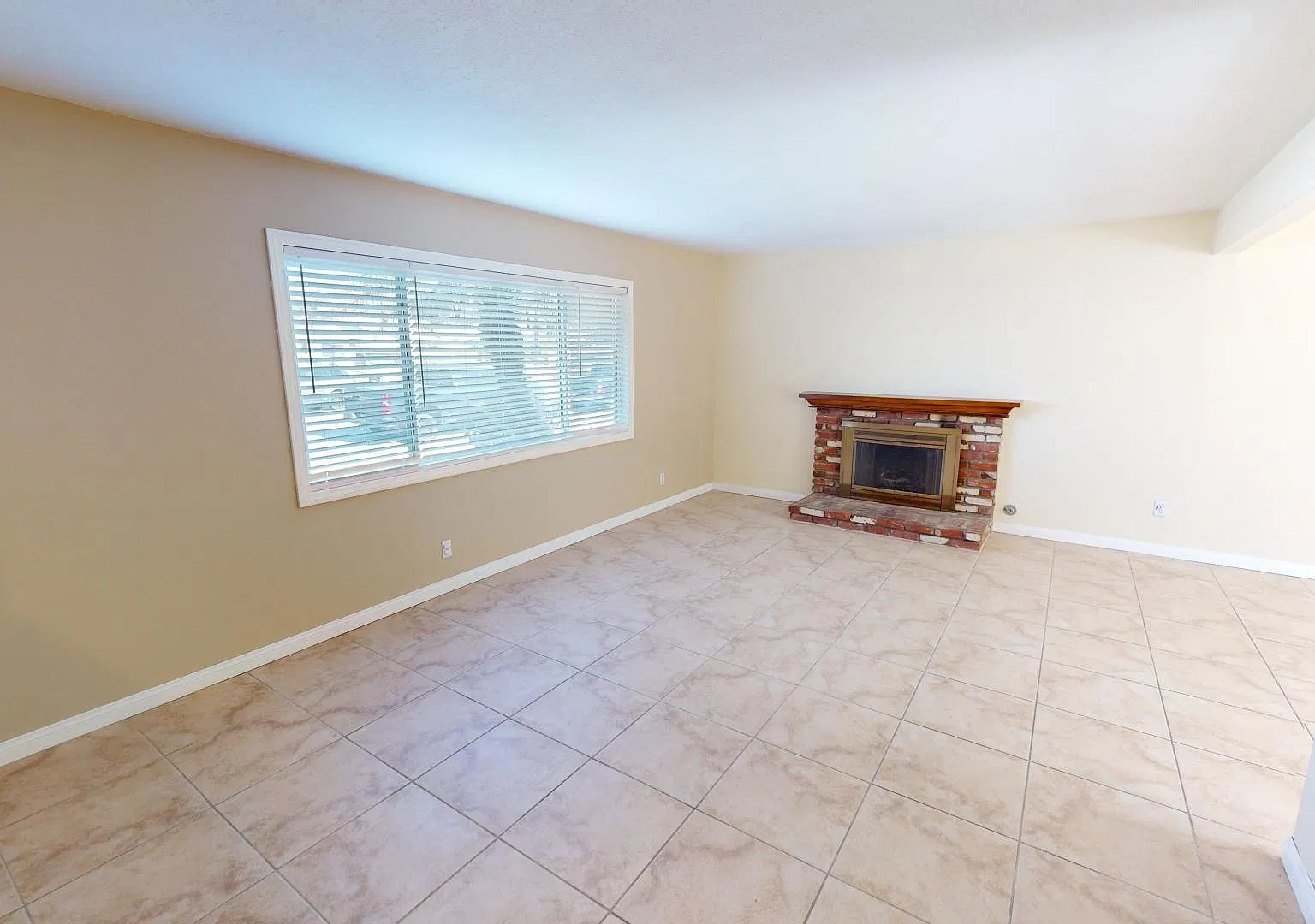 3 bed, 1441 sqft, $3,995 — Photo 2