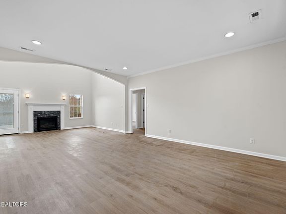 5th image of 6472 Painter Farm Ln