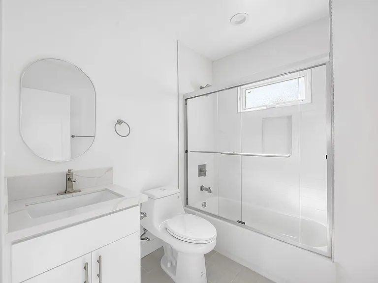 1150 W 38th St — Photo 107
