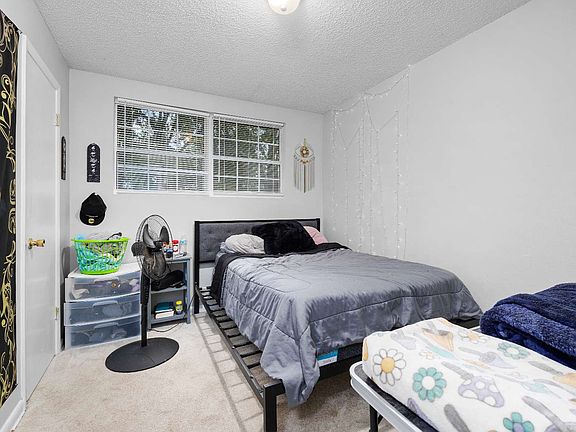 3rd image of 155 SW Orchid Ter