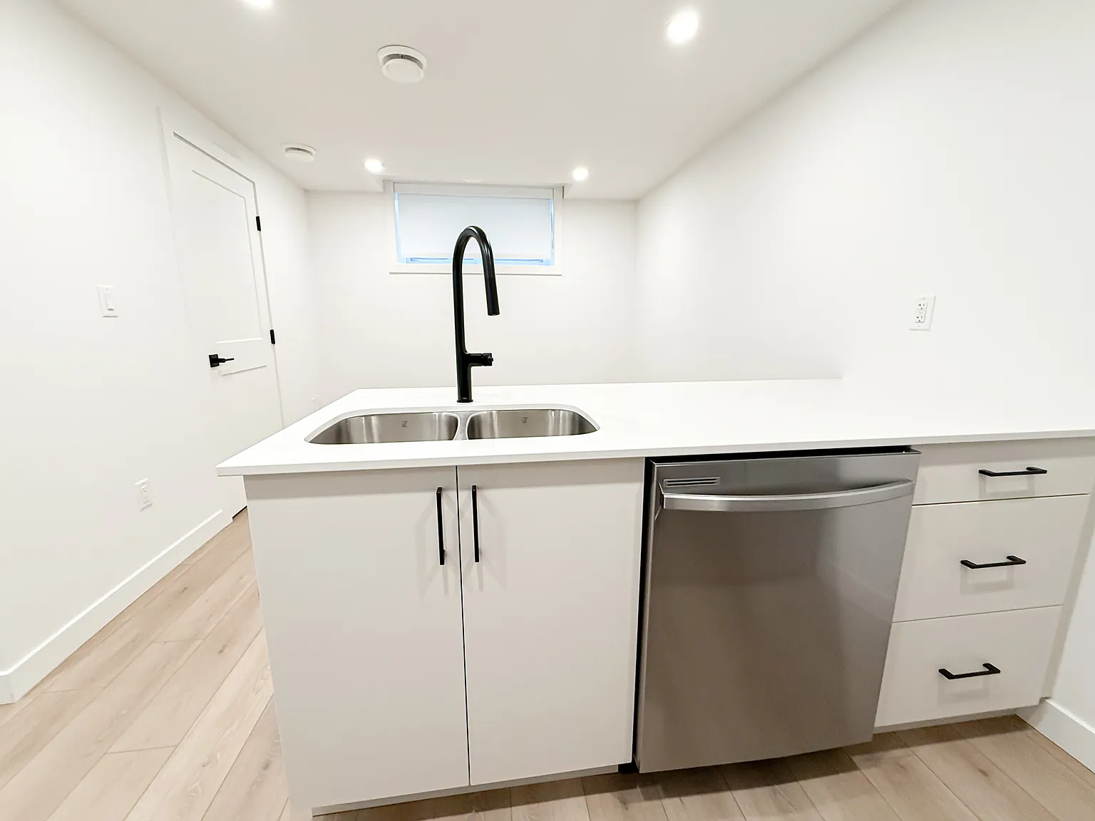 12405 122 Avenue NW, Edmonton - Lower — Photo 4