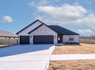 81 W Pitts St, Farmington, AR 72730