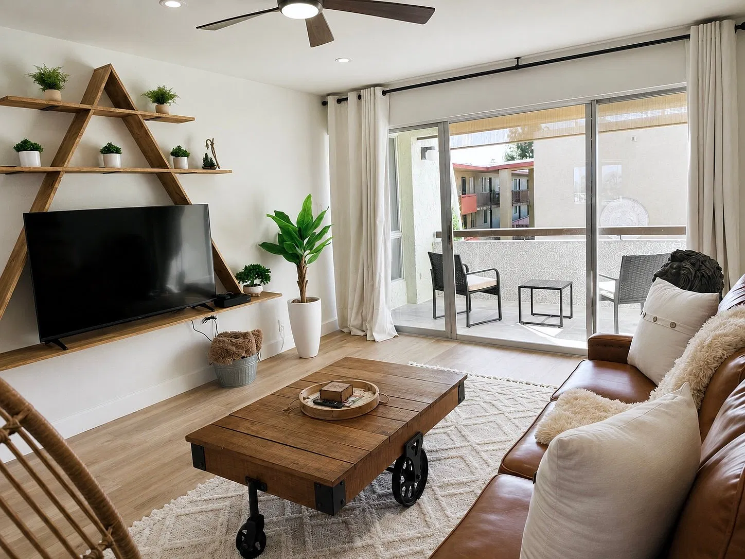 Fully Furnished And Remodeled Old Town Scottsdale Condo — Photo 3