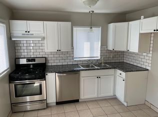 20282 Hollywood St, Harper Woods, MI 48225