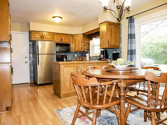 3rd image of 1671 Capri Ln