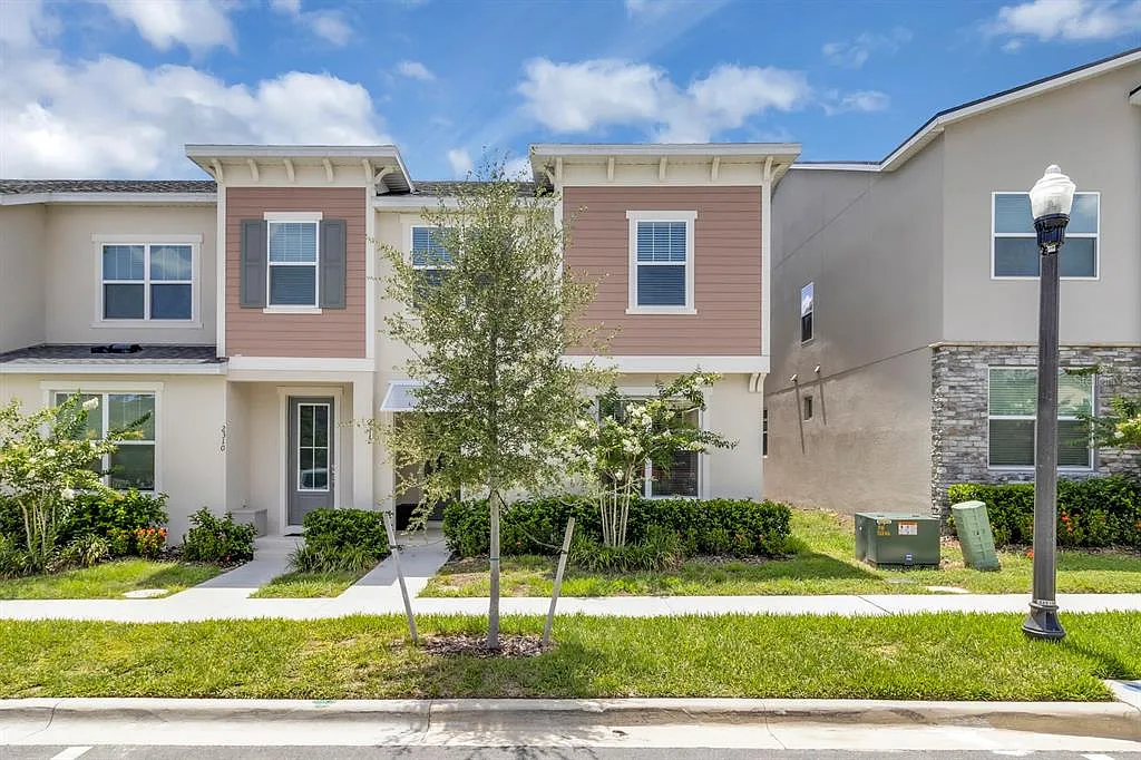 6 bed, 4.5 bath, 2321 sqft, $4,100 — Photo 1