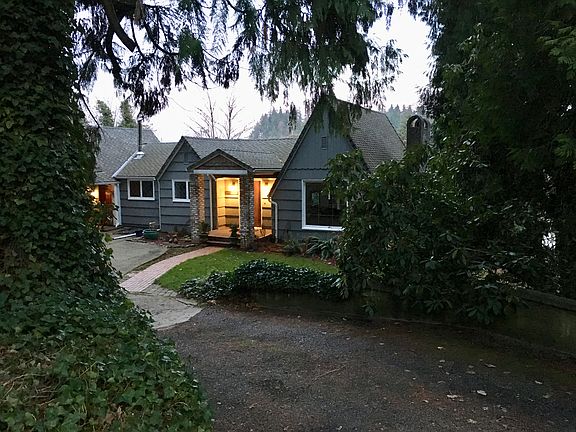 Driveway to house