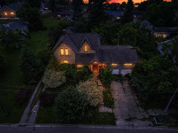 420 Carleton St, Petoskey, MI 49770
