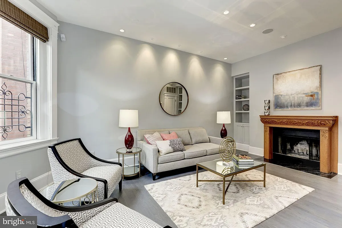 Building Photo - 1630 19th St NW #B