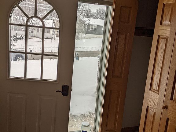 Front door entryway / mudroom.