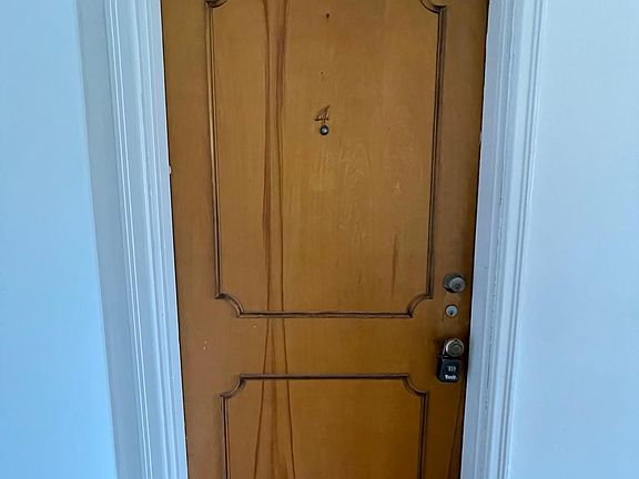 4th image of 877 Ludlow Ave #4