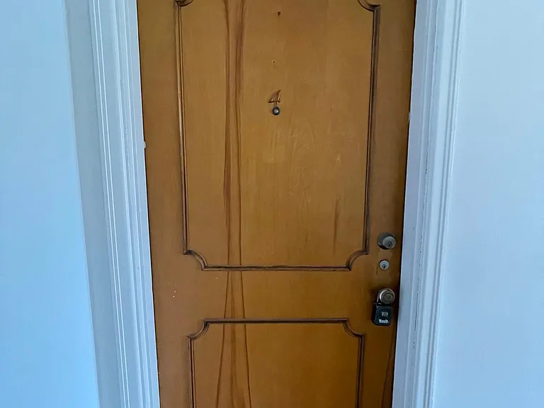 877 Ludlow Ave #4 — Photo 4