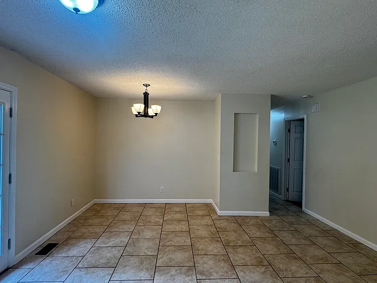 112 Shamrock Dr — Photo 8