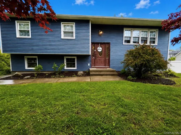 136 Snow Bunting Court, Montgomery, NY 12549