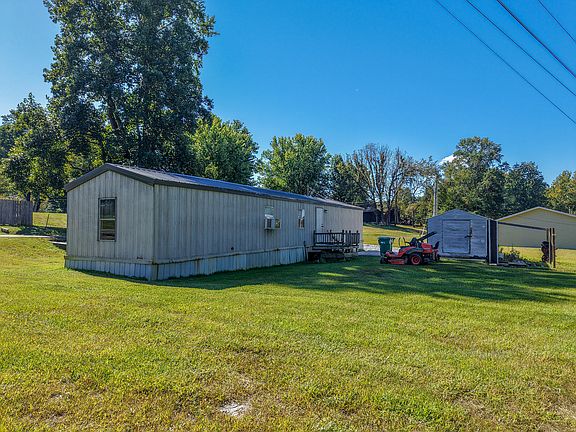 3rd image of 275 Ridgeway Dr